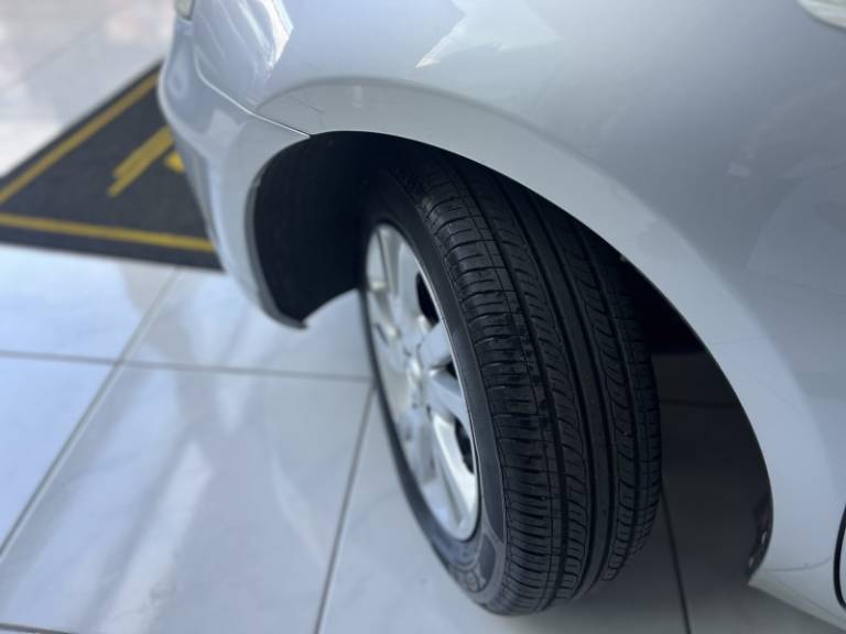 NISSAN - LIVINA - 2013/2013 - Prata - R$ 35.900,00