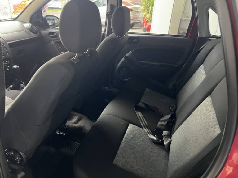FORD - FIESTA - 2011/2011 - Vermelha - R$ 33.900,00