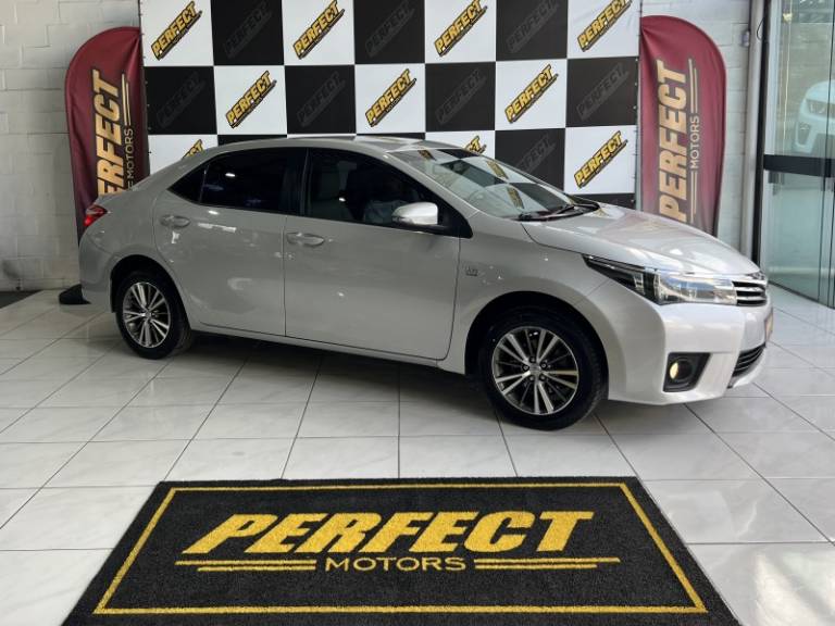 TOYOTA - COROLLA - 2015/2015 - Prata - R$ 86.900,00