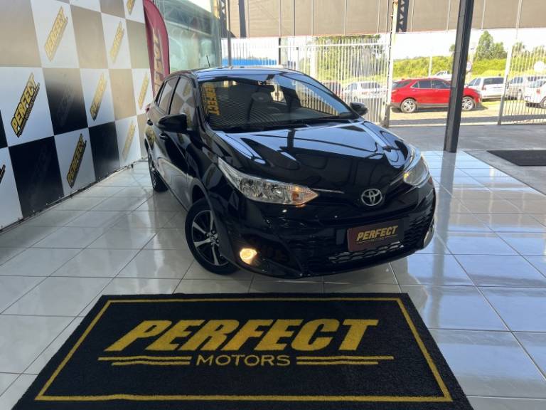 TOYOTA - YARIS - 2019/2019 - Preta - R$ 79.900,00