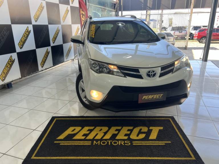 TOYOTA - RAV4 - 2014/2014 - Branca - R$ 86.900,00
