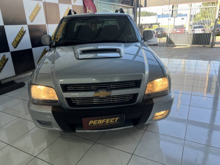 CHEVROLET - S10 - 2011/2011 - Prata - R$ 78.900,00