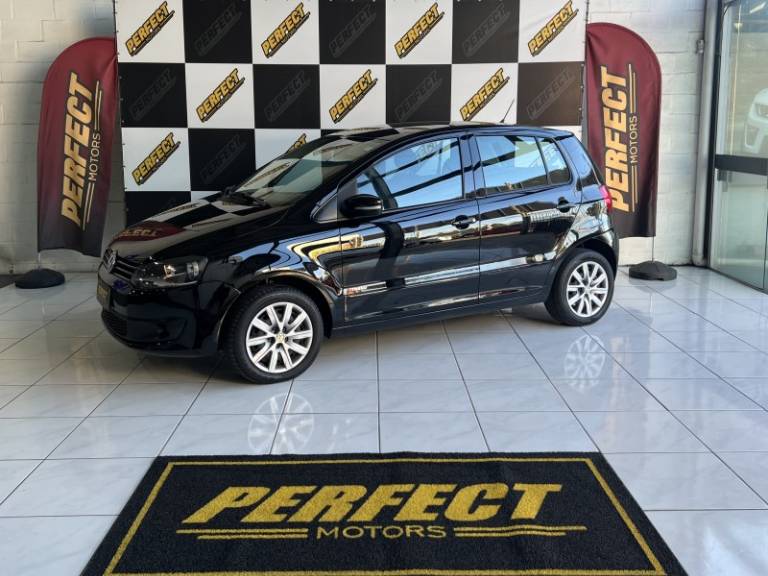 VOLKSWAGEN - FOX - 2013/2013 - Preta - R$ 35.900,00