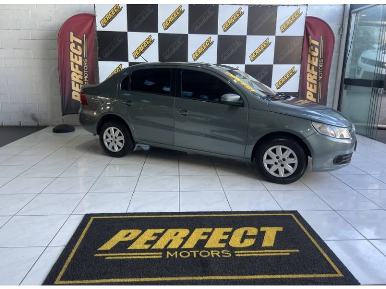 VOLKSWAGEN - VOYAGE - 2013/2013 - Dourada - R$ 34.900,00