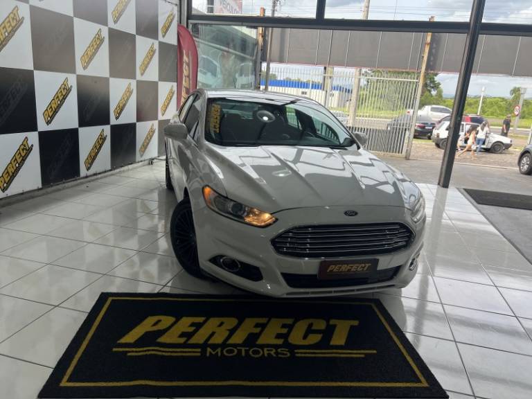 FORD - FUSION - 2015/2015 - Branca - R$ 79.900,00