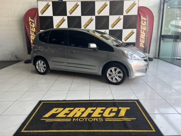 HONDA - FIT - 2014/2014 - Cinza - R$ 58.900,00