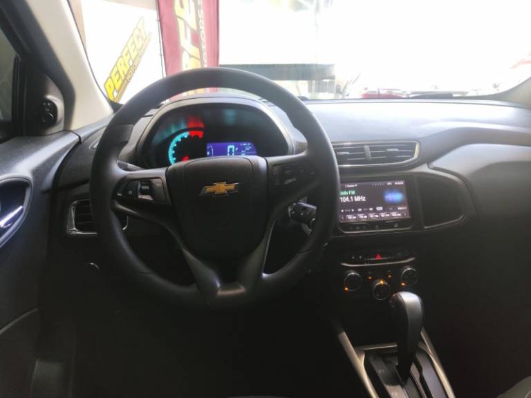 CHEVROLET - ONIX - 2015/2015 - Branca - R$ 55.900,00