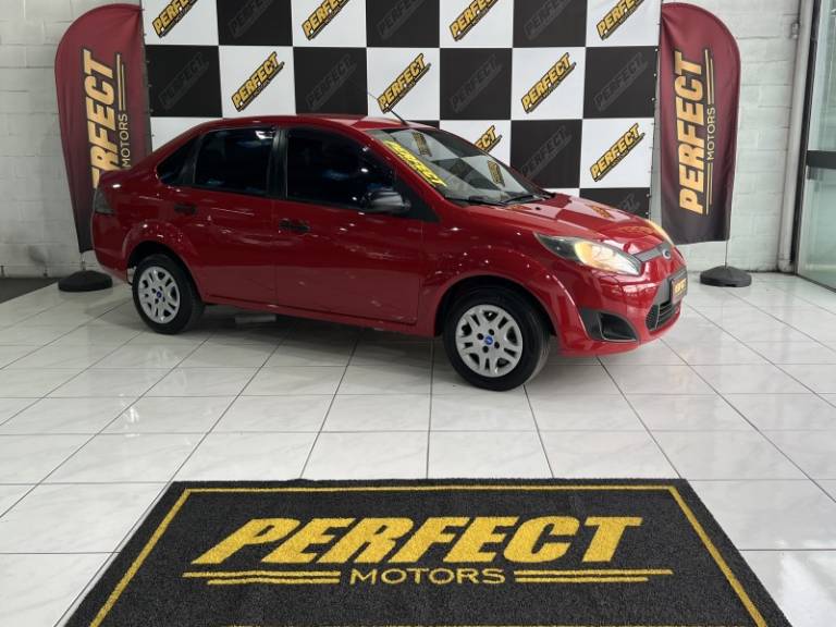 FORD - FIESTA - 2011/2011 - Vermelha - R$ 33.900,00