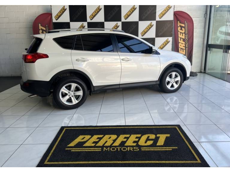 TOYOTA - RAV4 - 2014/2014 - Branca - R$ 86.900,00