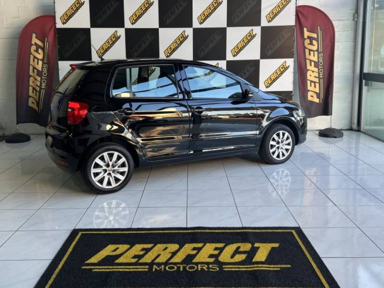 VOLKSWAGEN - FOX - 2013/2013 - Preta - R$ 35.900,00