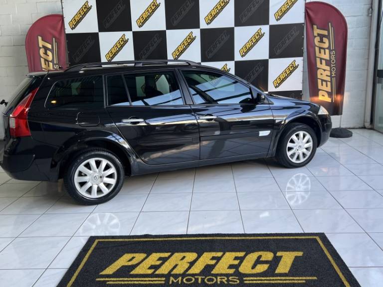 RENAULT - MÉGANE - 2010/2010 - Preta - R$ 32.900,00