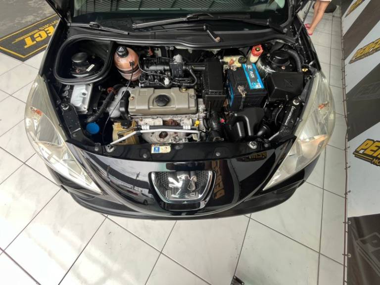 PEUGEOT - 207 - 2011/2011 - Preta - R$ 22.900,00