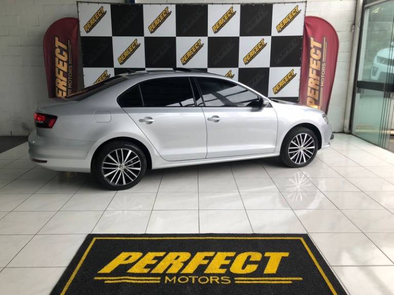 VOLKSWAGEN - JETTA - 2016/2016 - Prata - R$ 79.900,00