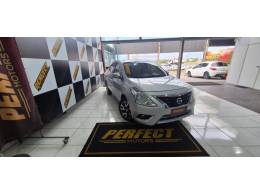 NISSAN - VERSA - 2016/2016 - Prata - R$ 51.900,00
