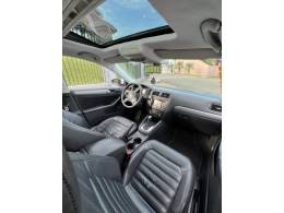 VOLKSWAGEN - JETTA - 2012/2012 - Branca - R$ 67.900,00