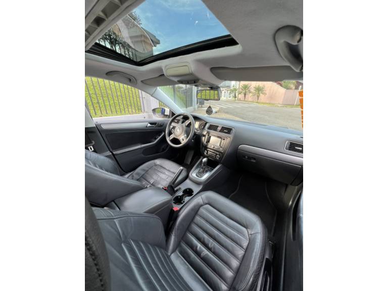 VOLKSWAGEN - JETTA - 2012/2012 - Branca - R$ 67.900,00
