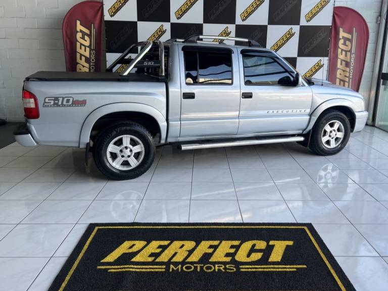 CHEVROLET - S10 - 2011/2011 - Prata - R$ 78.900,00