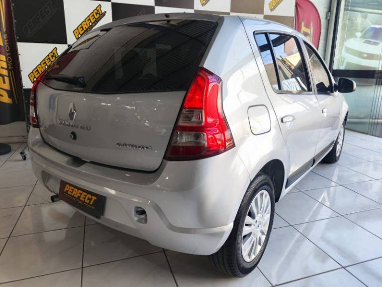 RENAULT - SANDERO - 2011/2012 - Prata - R$ 34.900,00