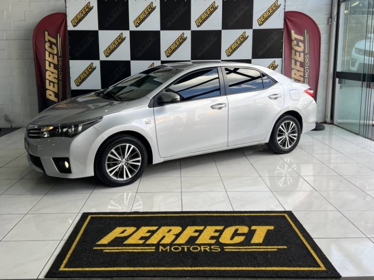 TOYOTA - COROLLA - 2015/2015 - Prata - R$ 86.900,00