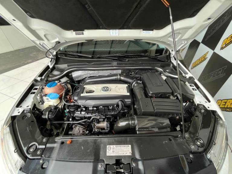 VOLKSWAGEN - JETTA - 2012/2012 - Branca - R$ 67.900,00