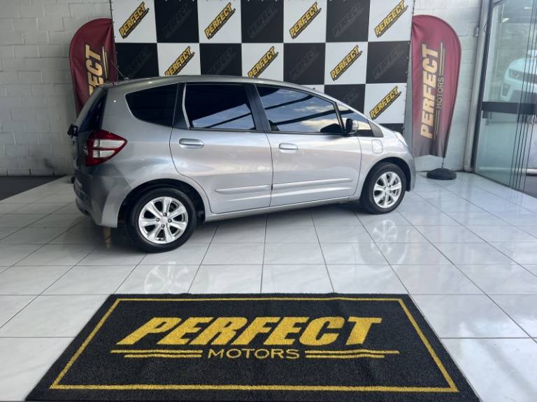 HONDA - FIT - 2014/2014 - Cinza - R$ 58.900,00