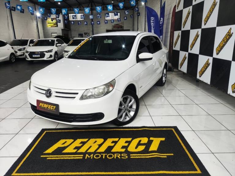 VOLKSWAGEN - VOYAGE - 2013/2013 - Branca - R$ 35.900,00