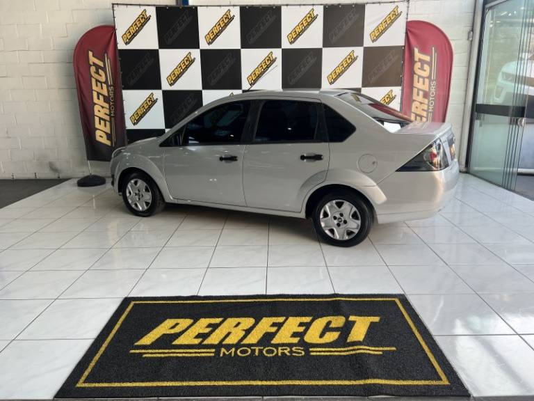 FORD - FIESTA - 2011/2011 - Prata - R$ 33.900,00