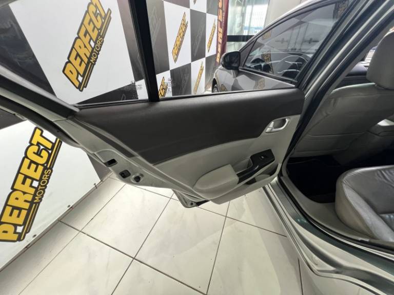 HONDA - CIVIC - 2012/2012 - Cinza - R$ 65.900,00