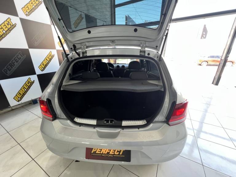 VOLKSWAGEN - GOL - 2014/2014 - Prata - R$ 36.900,00