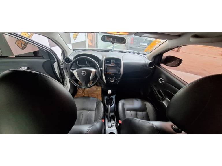 NISSAN - VERSA - 2016/2016 - Prata - R$ 51.900,00
