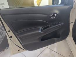 NISSAN - VERSA - 2017/2018 - Branca - R$ 63.900,00