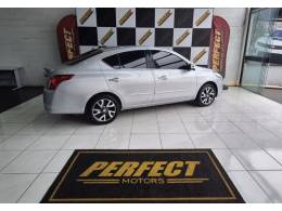 NISSAN - VERSA - 2016/2016 - Prata - R$ 51.900,00
