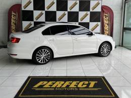 VOLKSWAGEN - JETTA - 2012/2012 - Branca - R$ 67.900,00