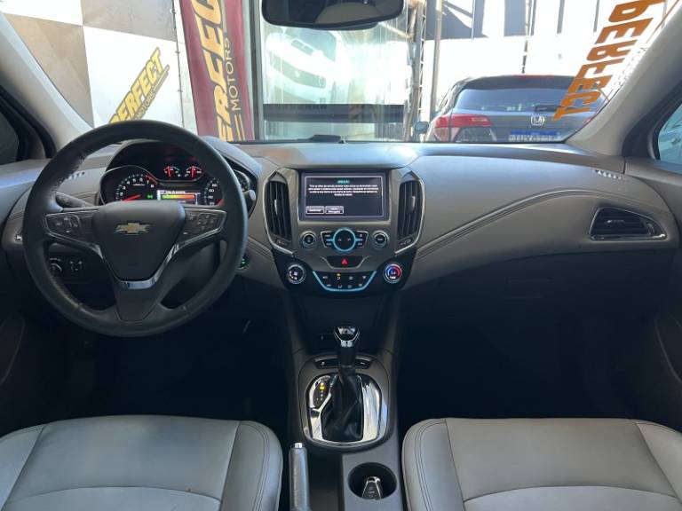 CHEVROLET - CRUZE - 2017/2017 - Prata - R$ 85.900,00