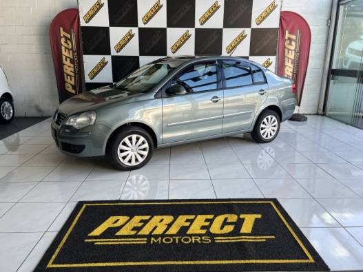 VOLKSWAGEN - POLO SEDAN - 2011/2011 - Cinza - R$ 39.900,00