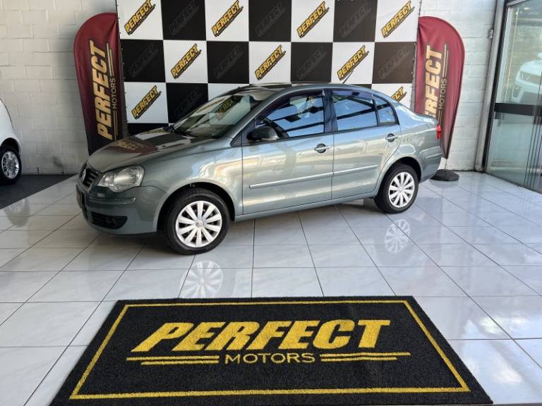 VOLKSWAGEN - POLO SEDAN - 2011/2011 - Cinza - R$ 39.900,00