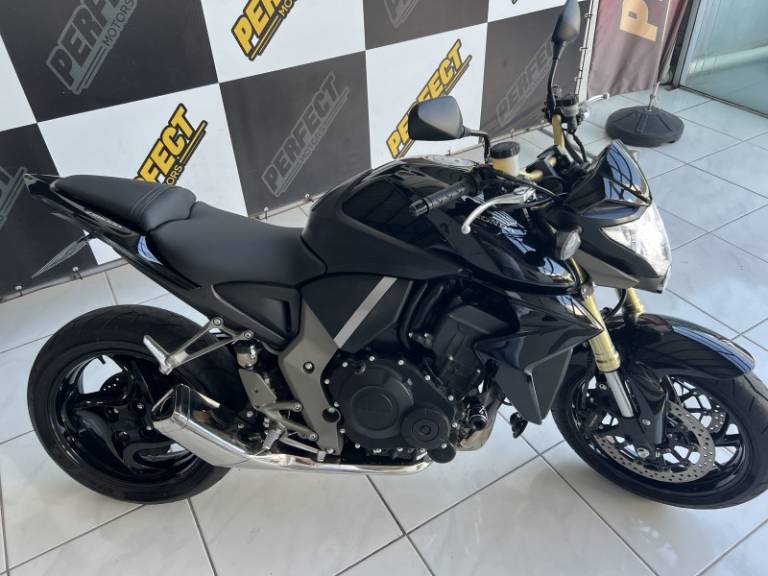 HONDA - CB 1000R - 2012/2012 - Preta - R$ 51.900,00