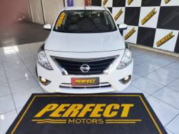 NISSAN - VERSA - 2017/2018 - Branca - R$ 63.900,00