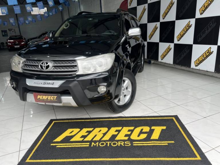 TOYOTA - HILUX SW4 - 2010/2010 - Preta - R$ 122.900,00