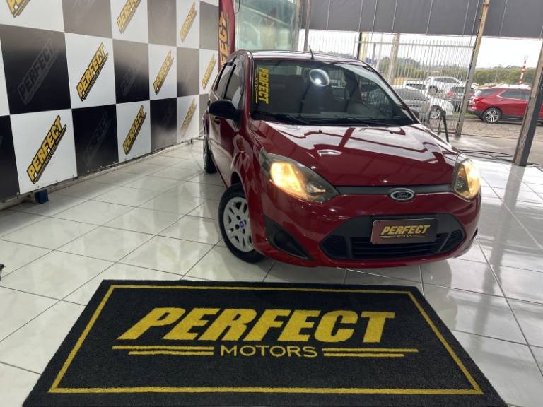 FORD - FIESTA - 2011/2011 - Vermelha - R$ 33.900,00