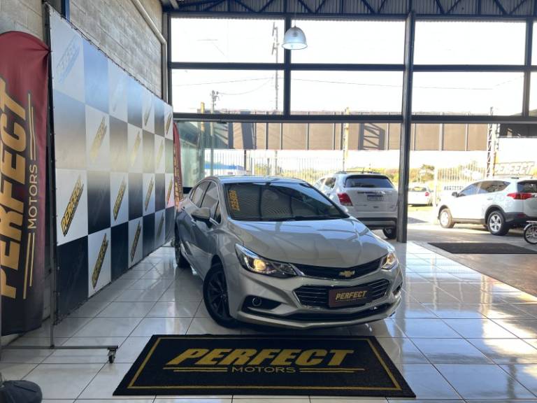 CHEVROLET - CRUZE - 2017/2017 - Prata - R$ 85.900,00