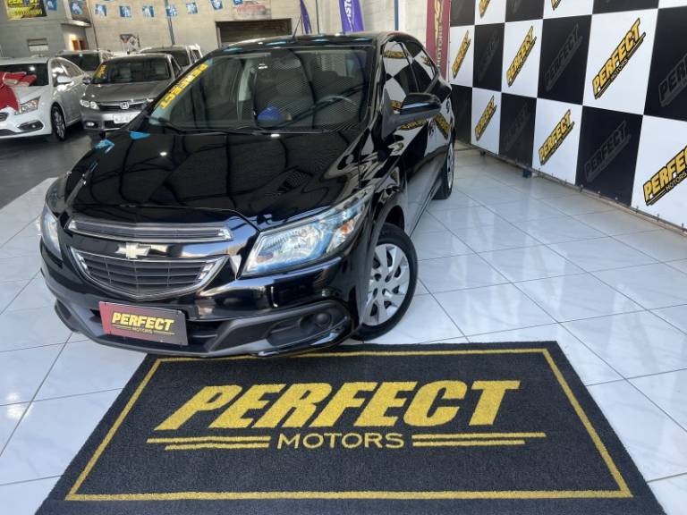 CHEVROLET - ONIX - 2013/2013 - Preta - R$ 37.900,00