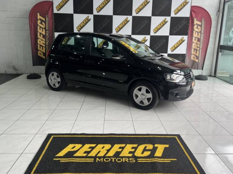 VOLKSWAGEN - FOX - 2014/2014 - Preta - R$ 41.900,00