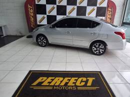 NISSAN - VERSA - 2016/2016 - Prata - R$ 51.900,00