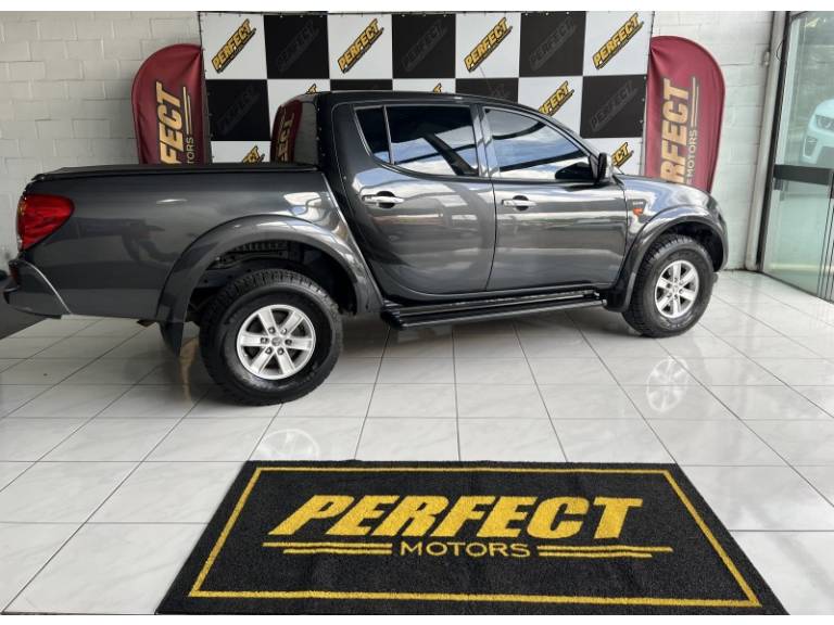 MITSUBISHI - L200 TRITON - 2009/2009 - Cinza - R$ 89.900,00