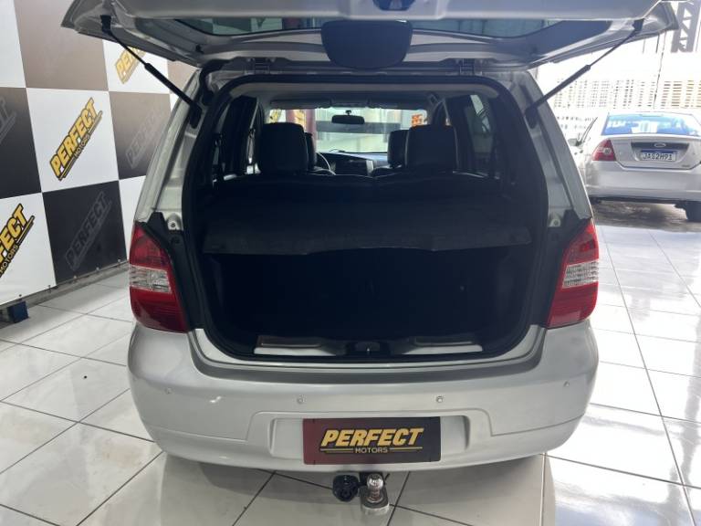 NISSAN - LIVINA - 2013/2013 - Prata - R$ 35.900,00