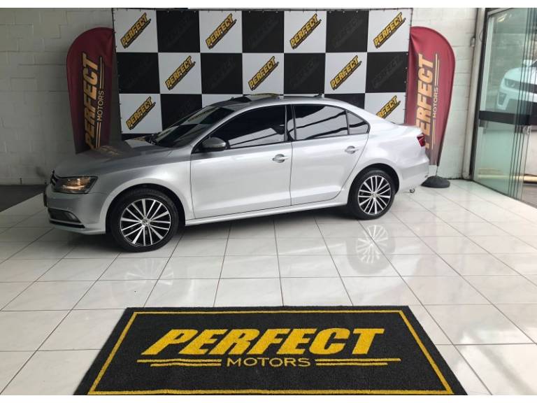 VOLKSWAGEN - JETTA - 2016/2016 - Prata - R$ 79.900,00