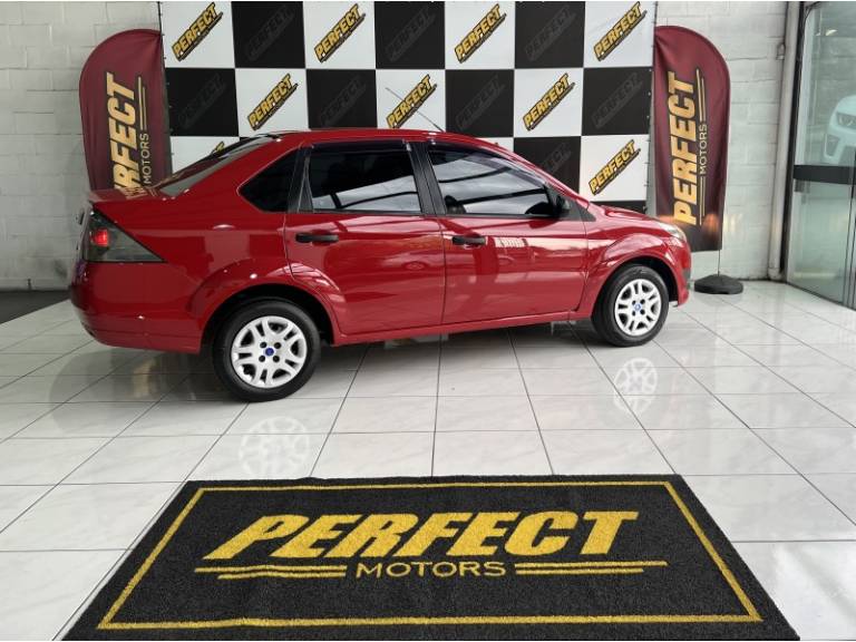 FORD - FIESTA - 2011/2011 - Vermelha - R$ 33.900,00
