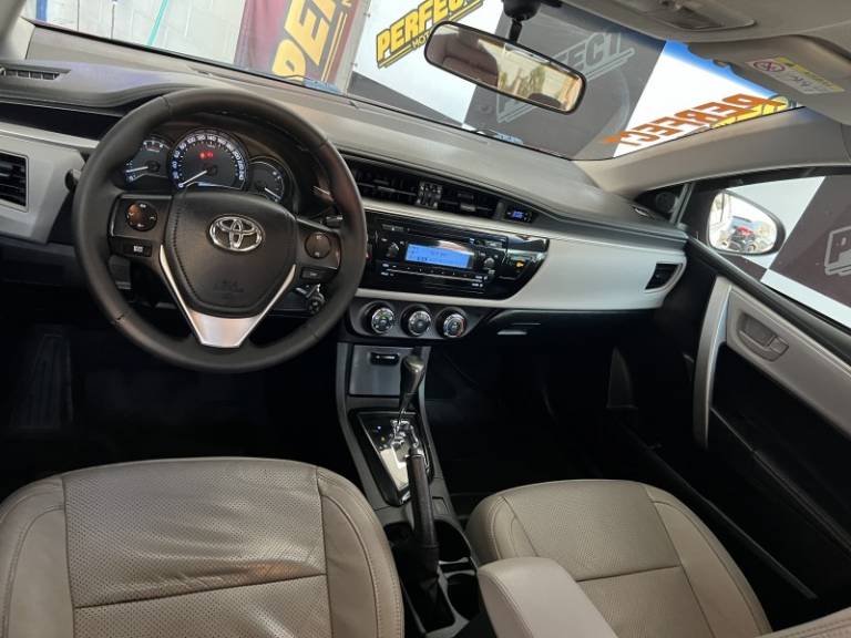 TOYOTA - COROLLA - 2016/2016 - Vermelha - R$ 82.900,00