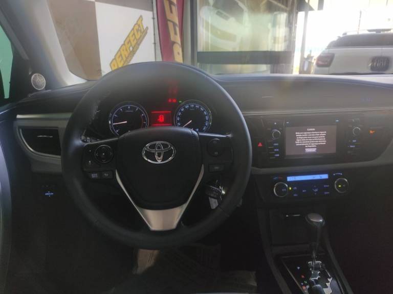 TOYOTA - COROLLA - 2017/2017 - Branca - R$ 89.900,00